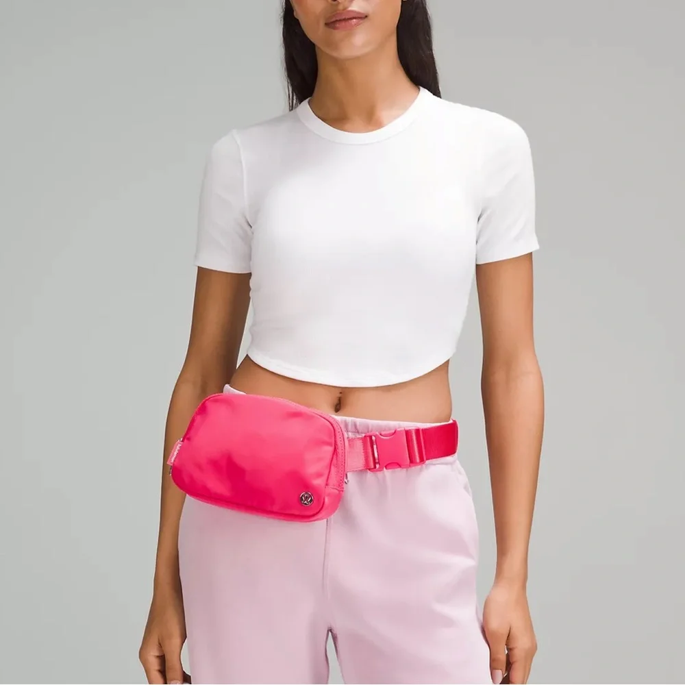 Lululemon Everywhere Belt Bag 1L in Lip Gloss - Picture 2 of 5